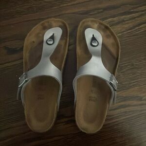 Silver Gizeh Birkenstocks